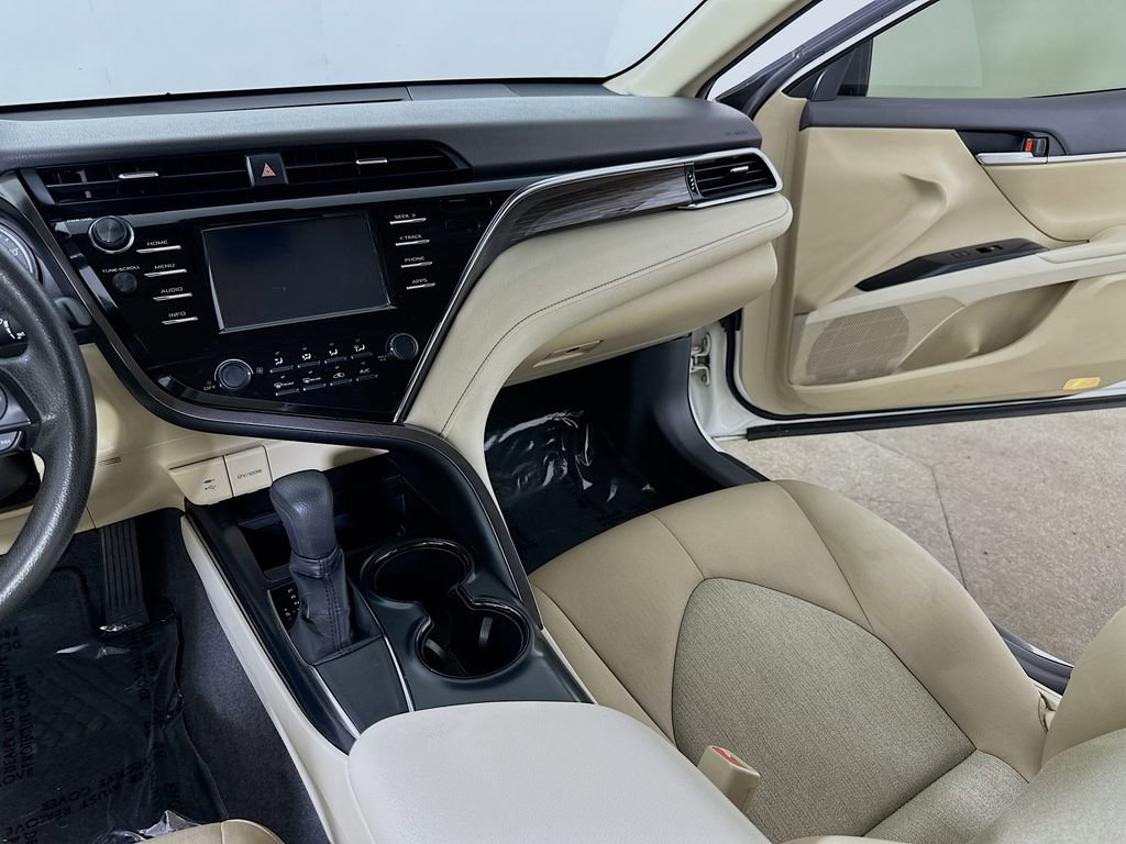 Used 2018 Toyota Camry LE FWD image 19