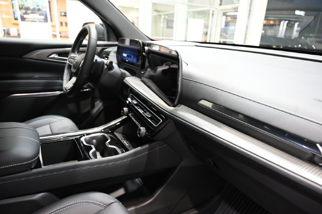 New 2027 Chevrolet Traverse LT w/ Midnight/Sport Edition FWD image 14