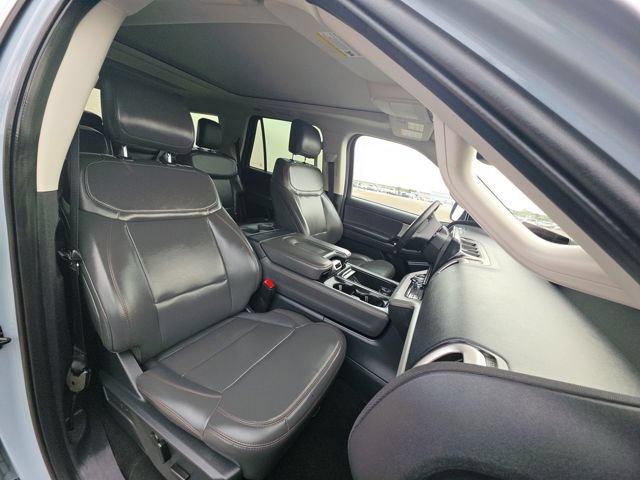 Used 2025 Ford Expedition Active AWD/4WD image 11