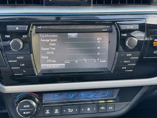 Used 2015 Toyota Corolla LE FWD image 30