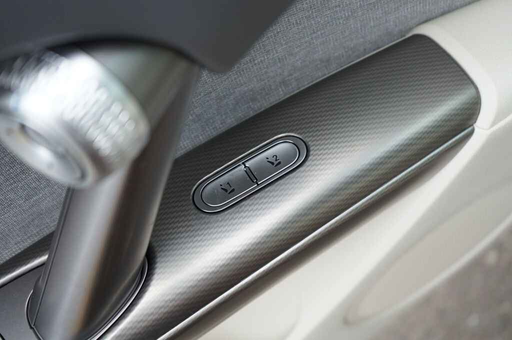 Used 2024 Genesis GV60 RWD image 16