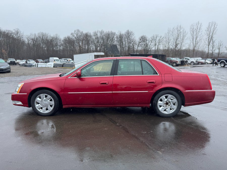 Used 2011 Cadillac DTS 4dr Sdn Base FWD image 2