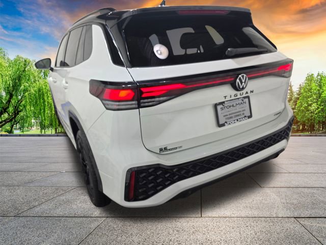 Certified 2025 Volkswagen Tiguan SE R-Line image 6