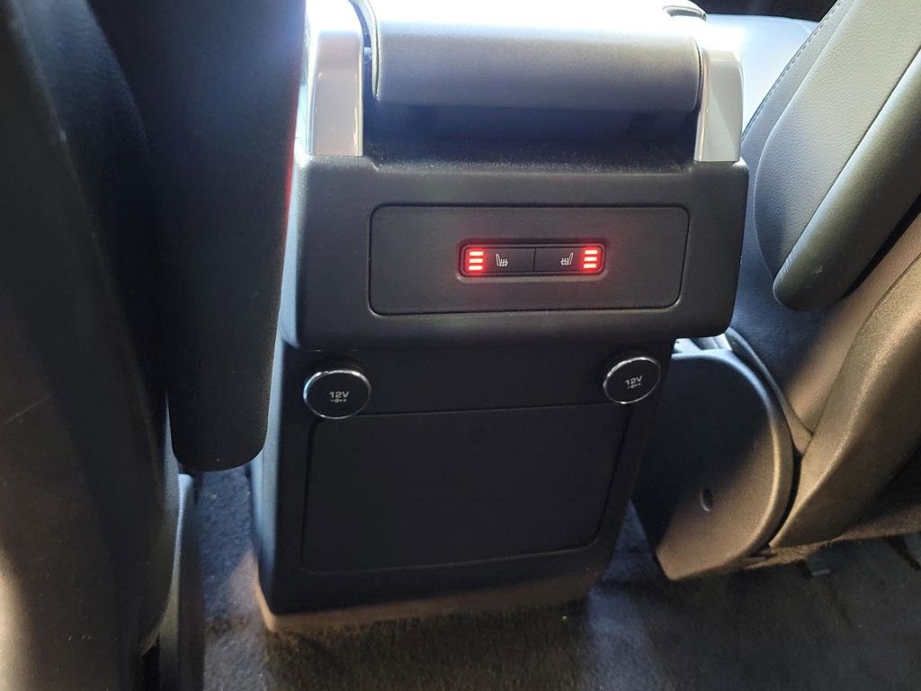 Used 2020 Land Rover Discovery SE image 11