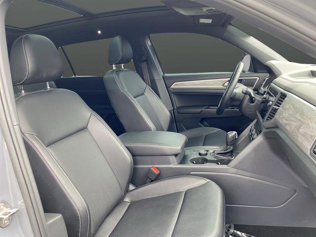 Used 2020 Volkswagen Atlas Cross Sport SE w/ Panoramic Sunroof Package image 30