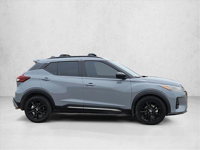 Used 2022 Nissan Kicks SR w/ Interior Electronics Package FWD image 4