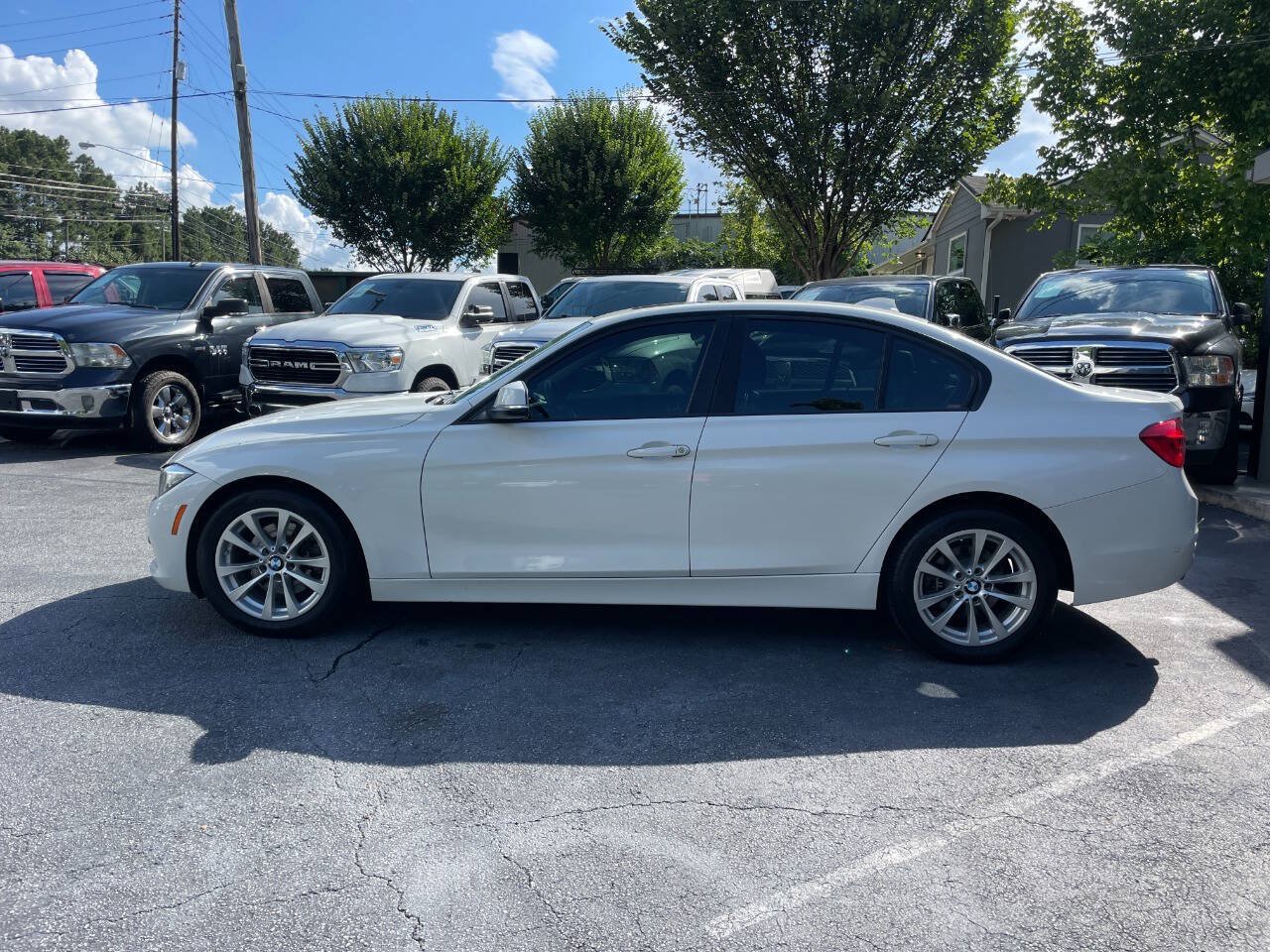 Used 2016 BMW 320i xDrive Sedan w/ Driver Assistance Package AWD/4WD image 9