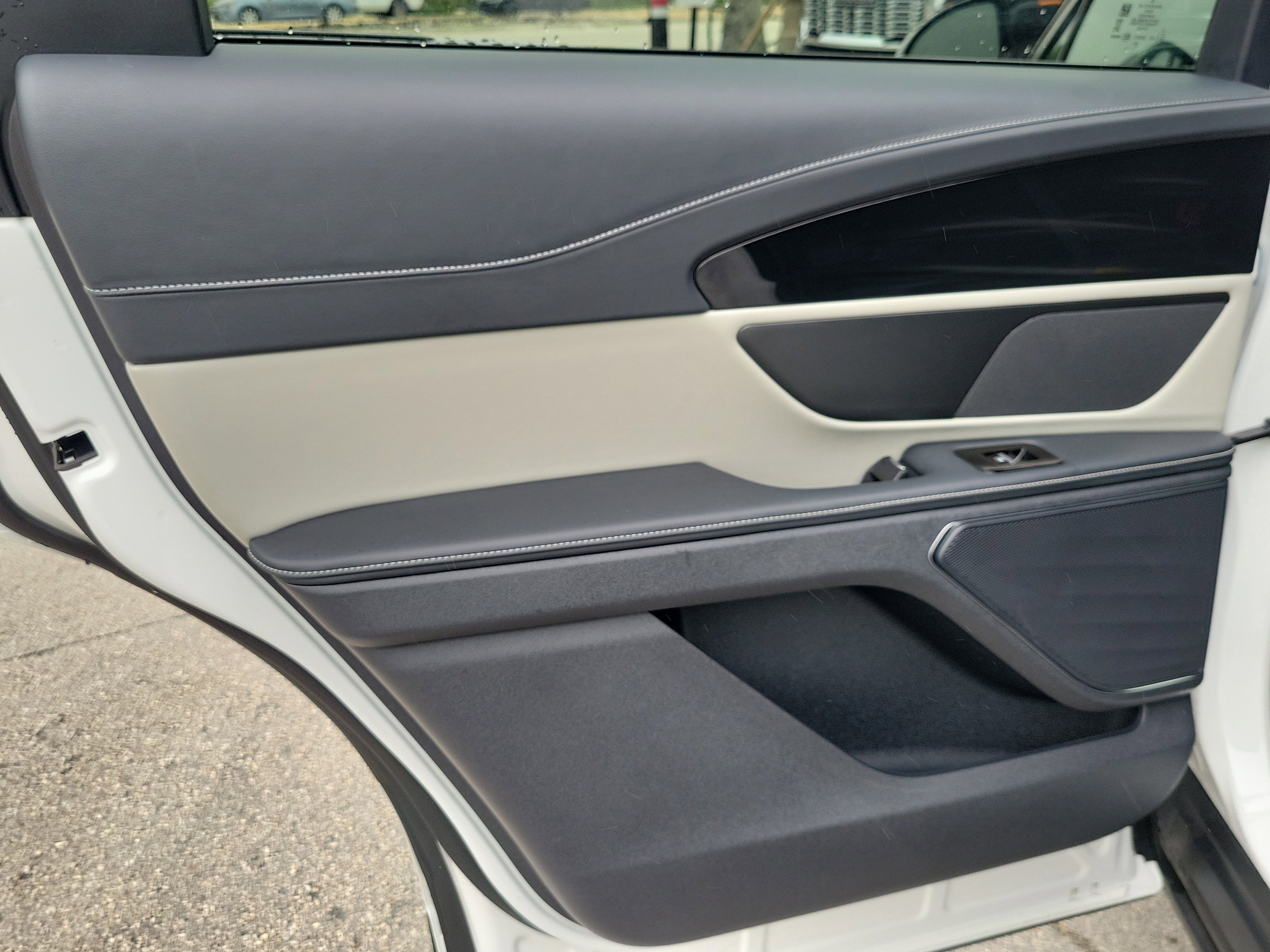 Used 2024 Lincoln Nautilus Premier image 26