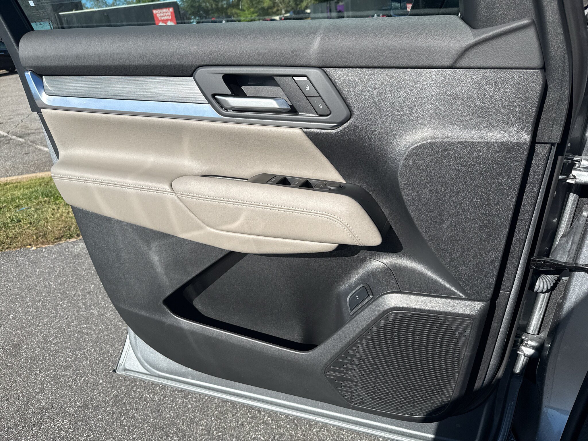 New 2027 GMC Terrain Elevation w/ Elevation Premium Package FWD image 9