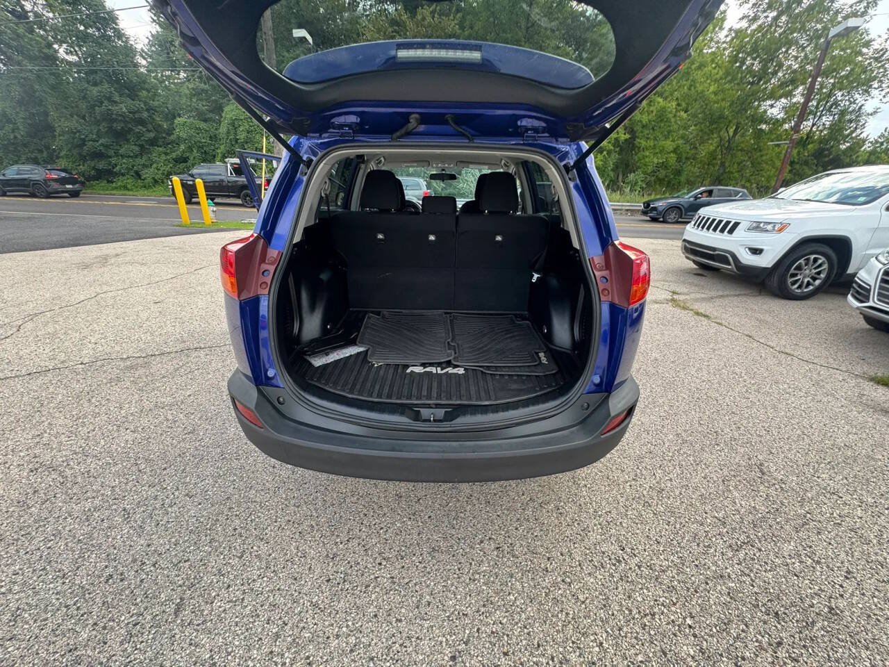 Used 2014 Toyota RAV4 LE AWD/4WD image 16
