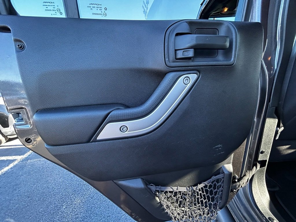 Used 2016 Jeep Wrangler Unlimited Sahara w/ Max Tow Package image 12