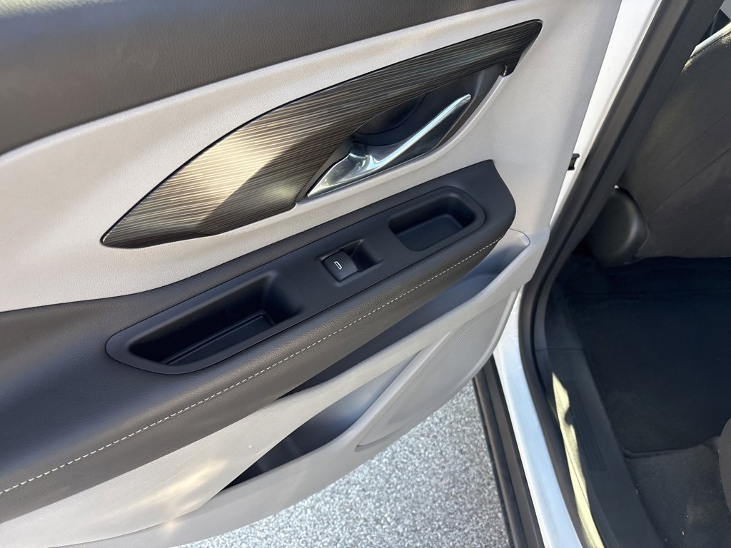 Used 2023 GMC Terrain SLE w/ Driver Convenience Package image 24