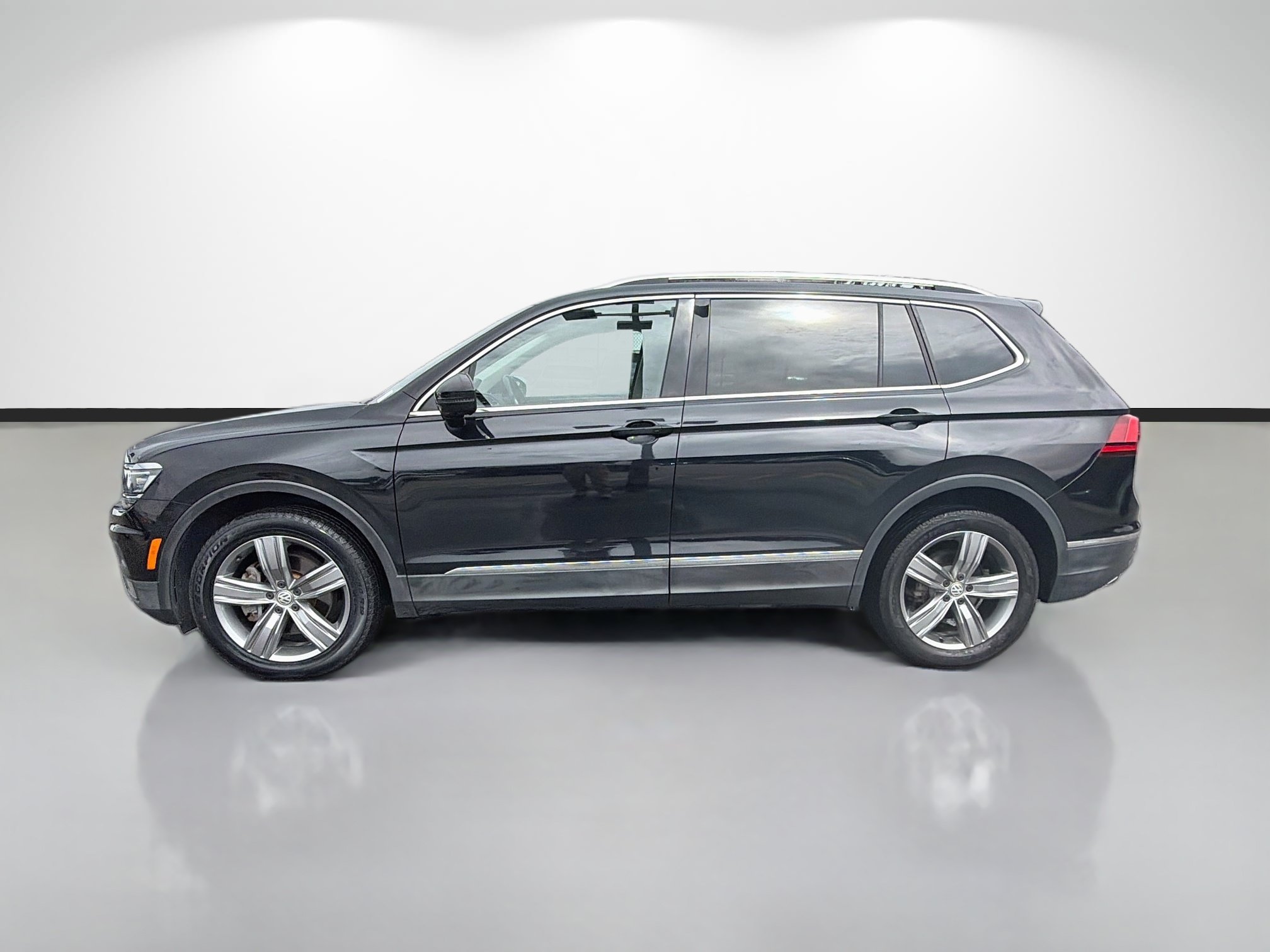 Used 2019 Volkswagen Tiguan SEL Premium w/ 3rd Row Seat Package AWD/4WD image 6