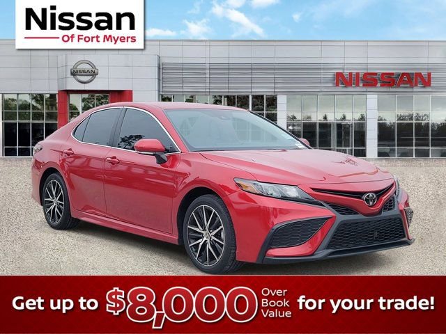 Used 2024 Toyota Camry SE image 1