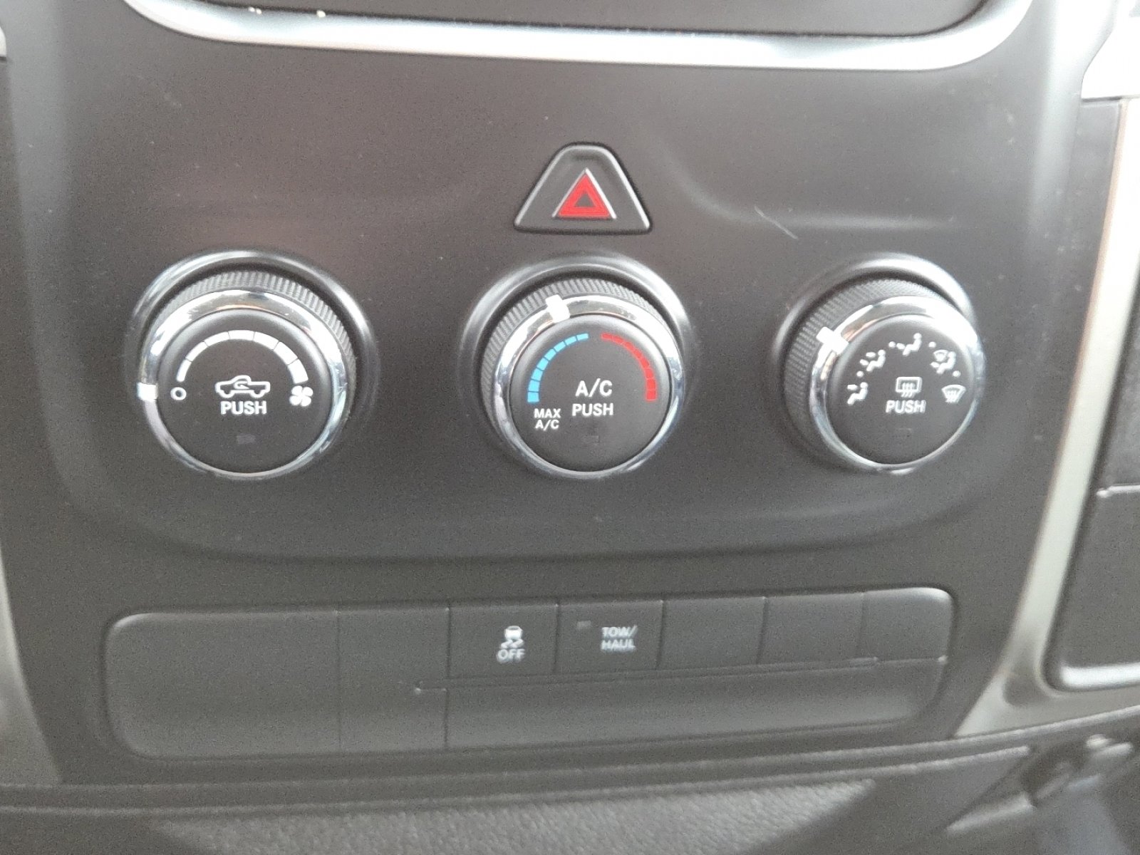 Used 2019 RAM 1500 Classic SLT image 29