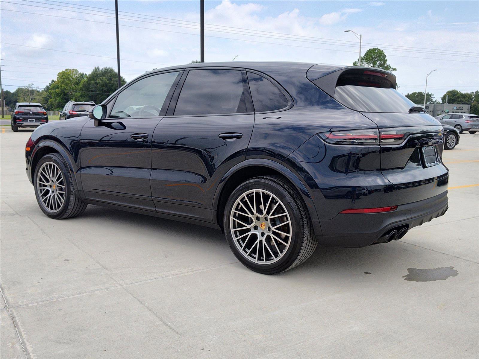 Used 2023 Porsche Cayenne Platinum Edition image 4