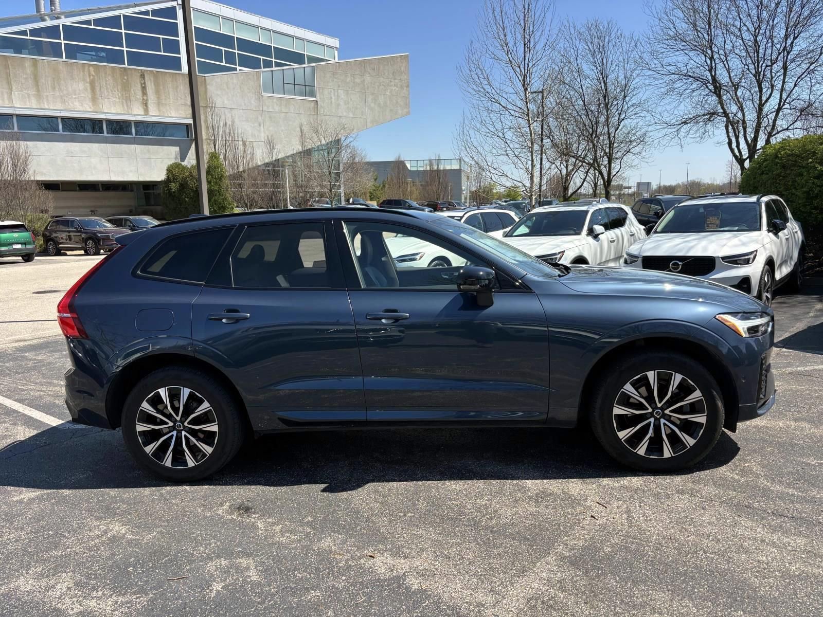 Used 2023 Volvo XC60 B5 Plus w/ Climate Package AWD/4WD image 4