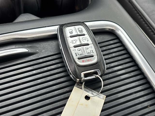 Used 2018 Chrysler Pacifica Limited FWD image 26