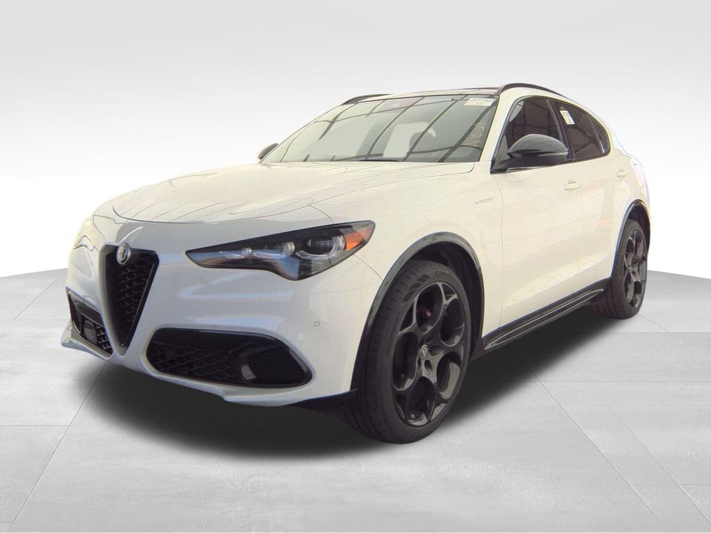 Used 2024 Alfa Romeo Stelvio Veloce AWD/4WD image 2