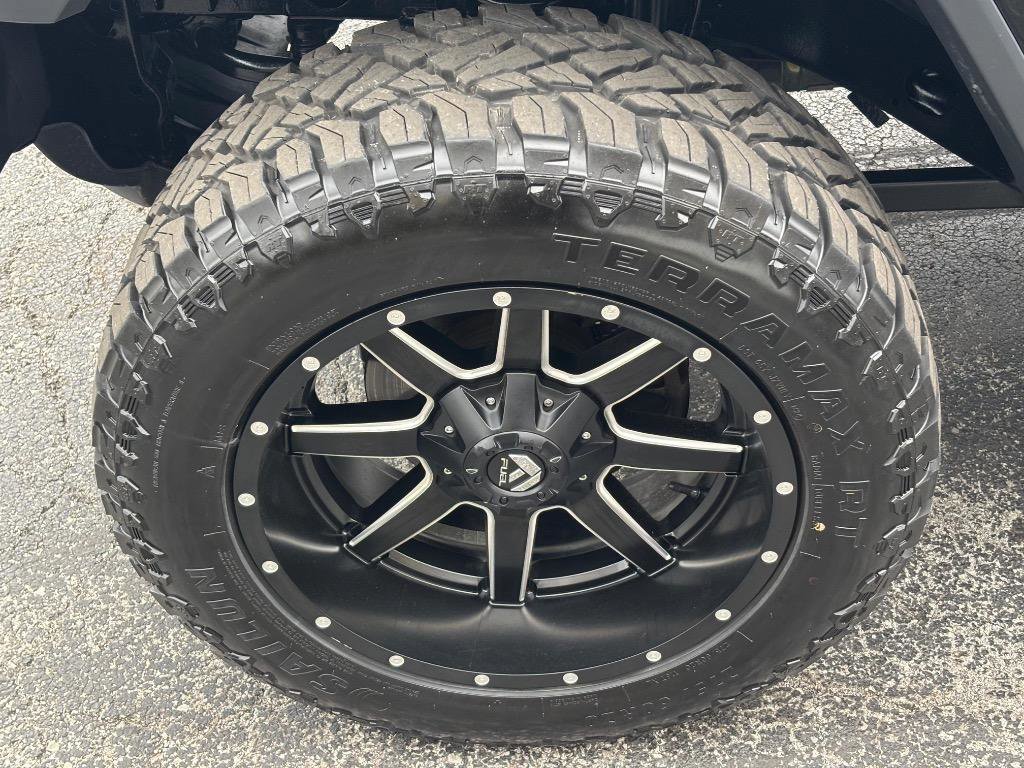 Used 2018 Jeep Wrangler Unlimited Sahara w/ Uconnect 4C Nav & Sound Group AWD/4WD image 10