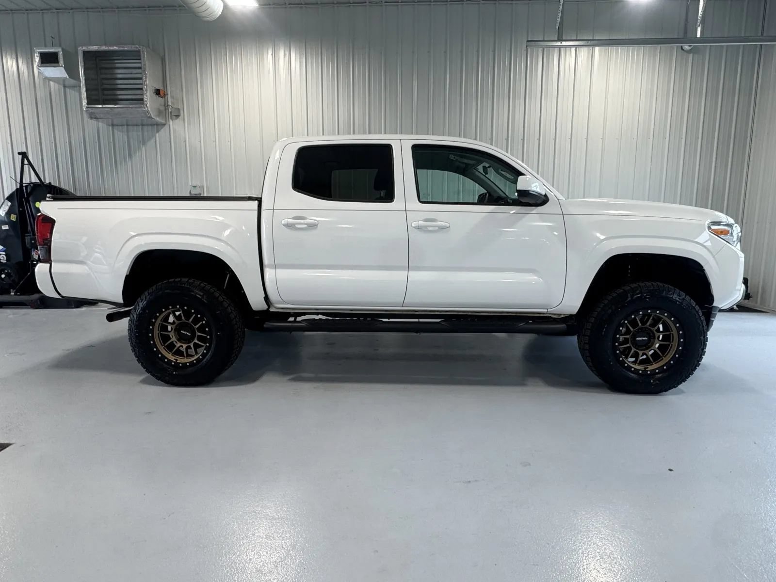 Used 2023 Toyota Tacoma SR AWD/4WD image 2