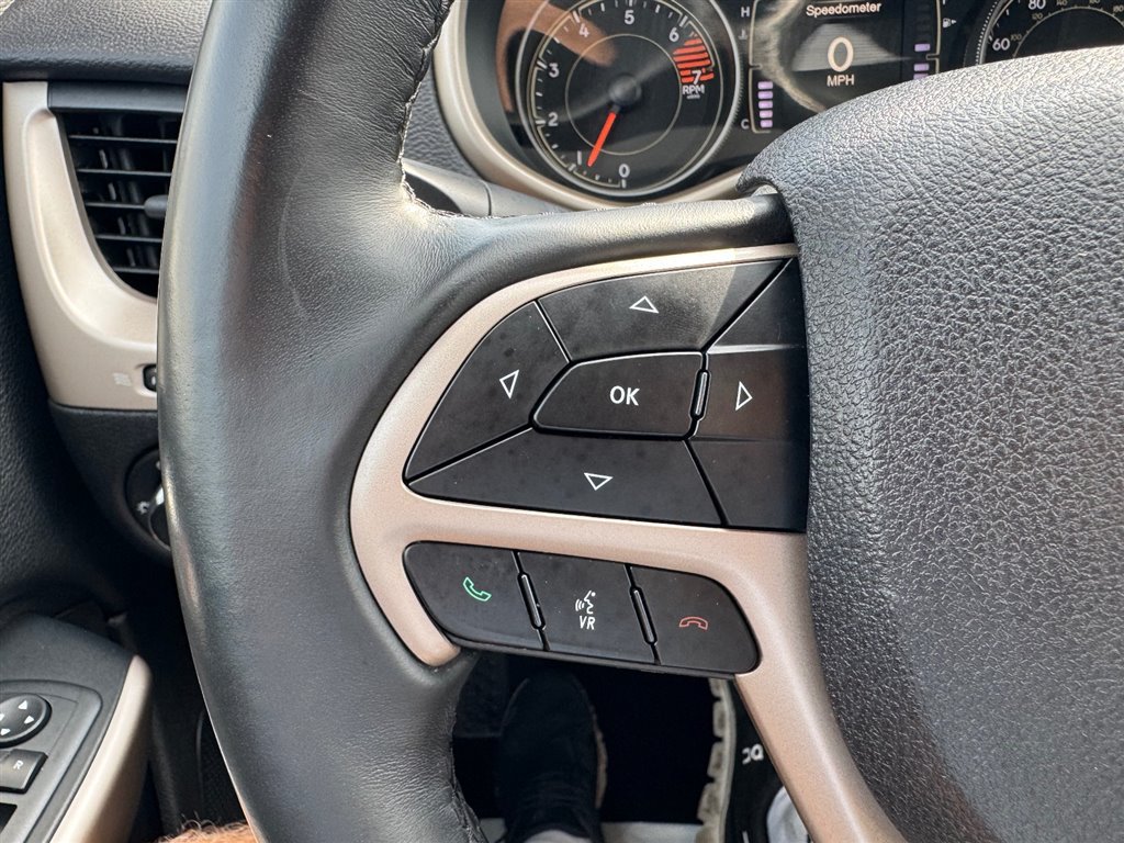 Used 2018 Jeep Cherokee Latitude w/ Altitude Package FWD image 13