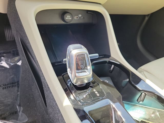 Used 2024 Volvo XC40 B5 Plus w/ Protection Package Premier AWD/4WD image 33