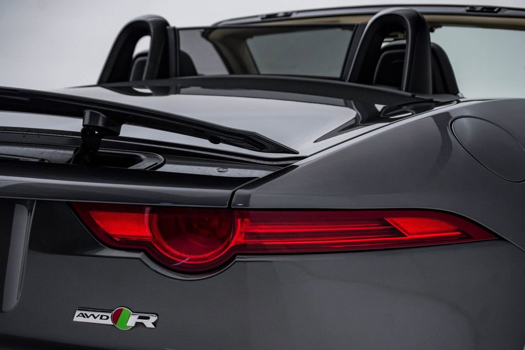Used 2016 Jaguar F-TYPE R image 15
