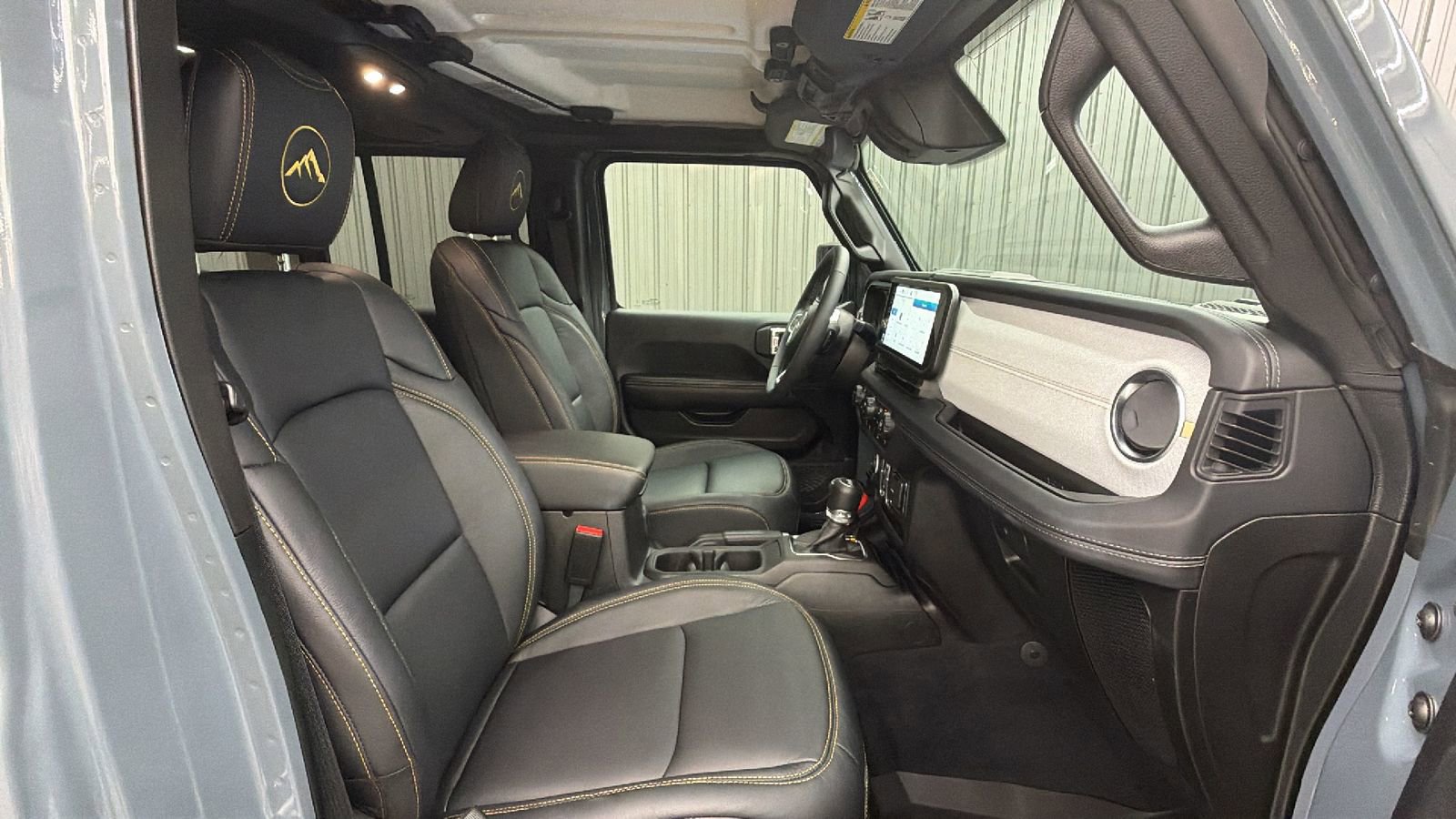 Used 2025 Jeep Wrangler Unlimited Sahara AWD/4WD image 30