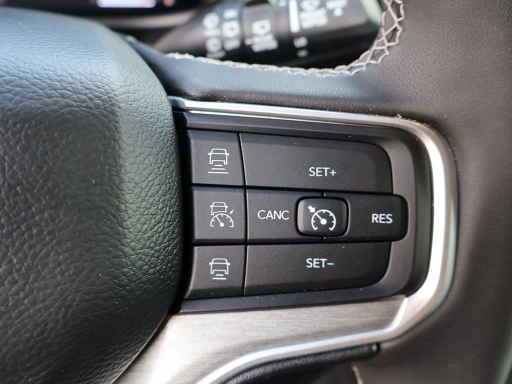 Used 2025 Jeep Wagoneer L Series II w/ 8-pass Seating Package AWD/4WD image 45