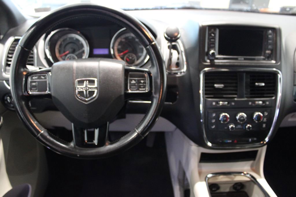 Used 2019 Dodge Grand Caravan SXT image 6