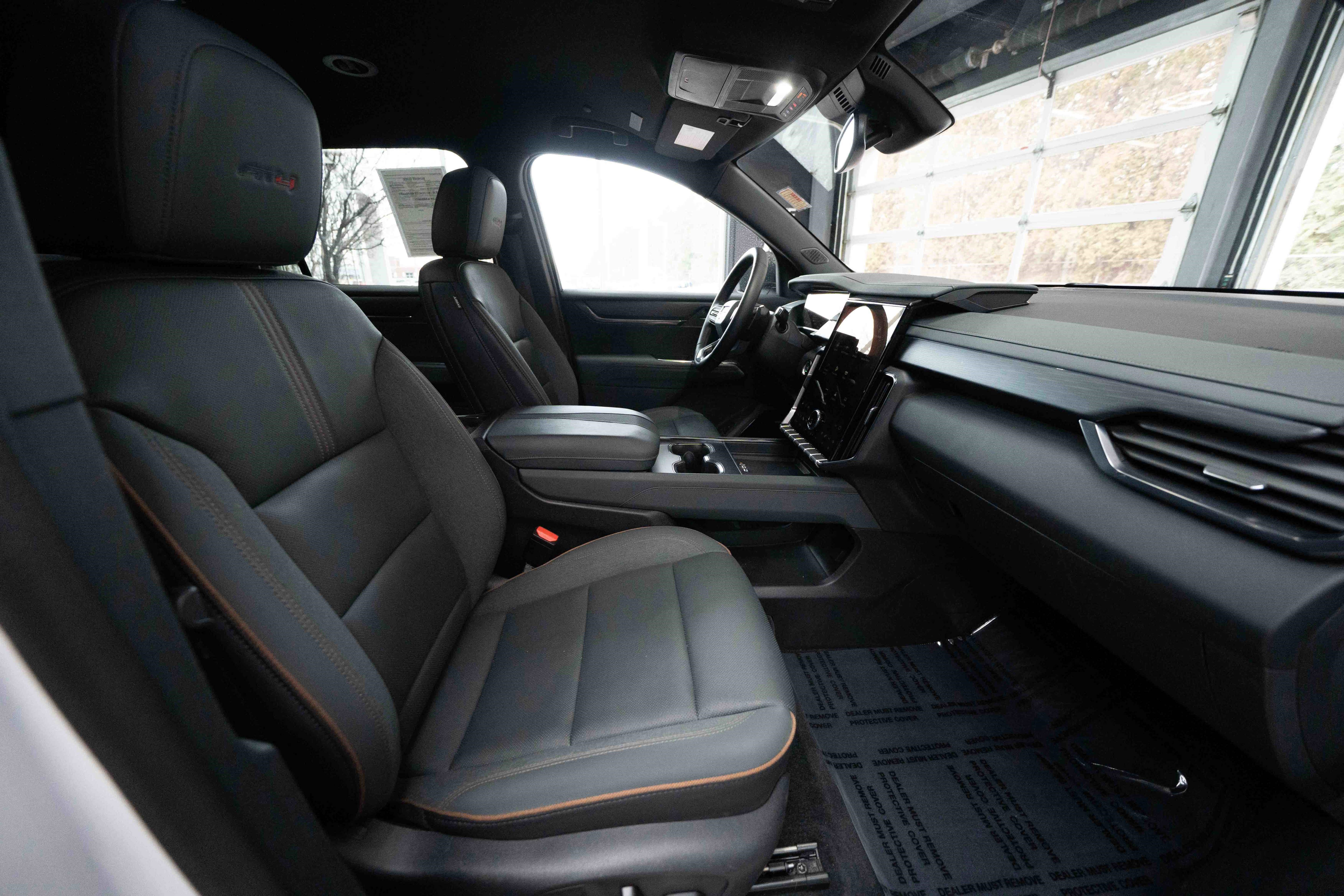 Used 2024 GMC Acadia AT4 w/ Luxury Package image 27