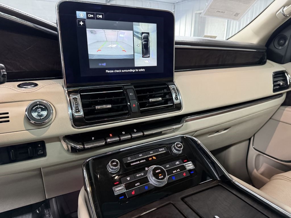 Used 2018 Lincoln Navigator L Reserve w/ Technology Package image 17