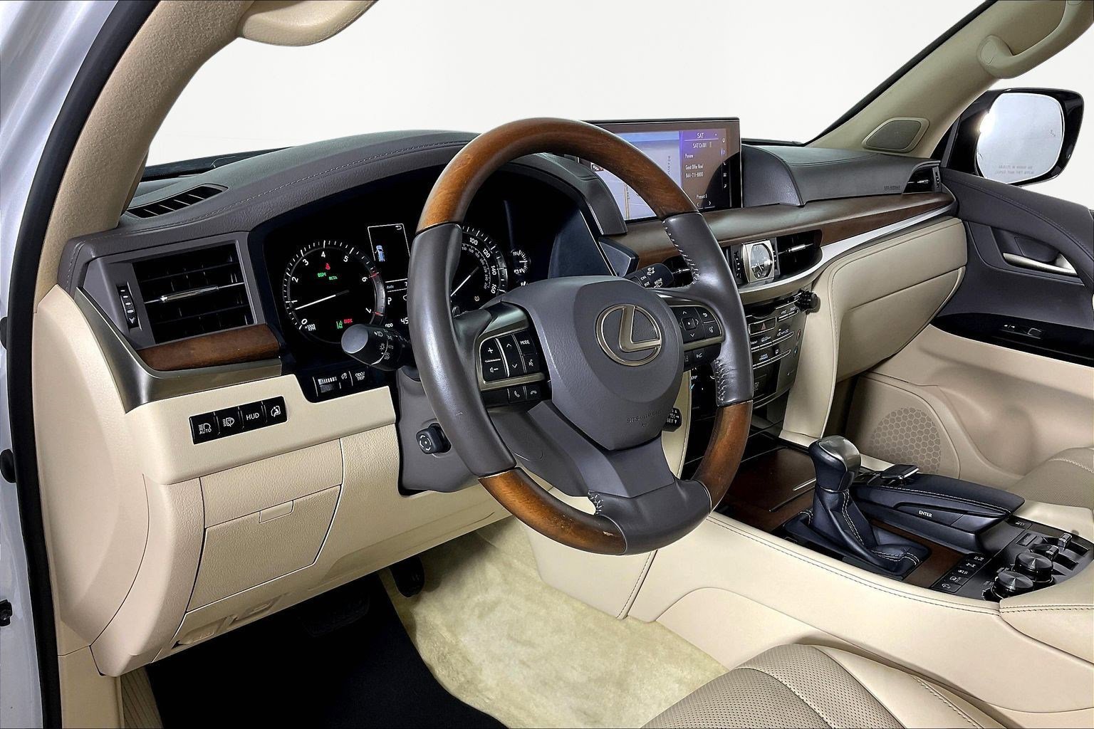 Used 2021 Lexus LX 570 4WD w/ Luxury Package image 17