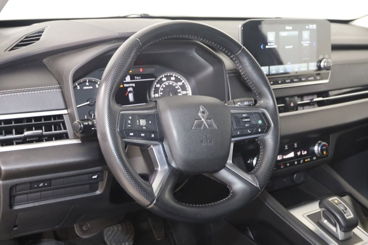 Used 2022 Mitsubishi Outlander SEL AWD/4WD image 6