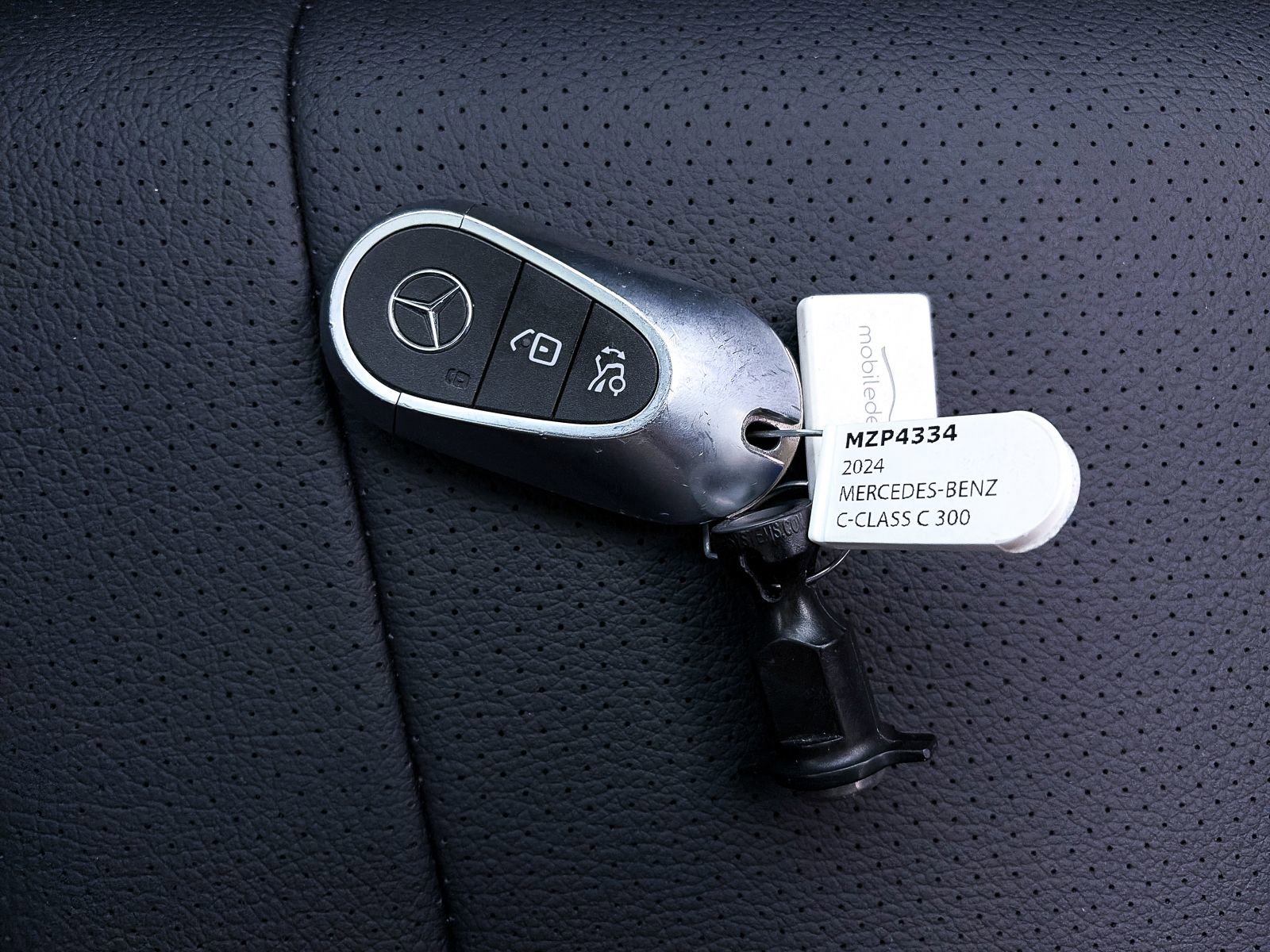 Used 2024 Mercedes-Benz CLE 300 4MATIC Coupe image 29