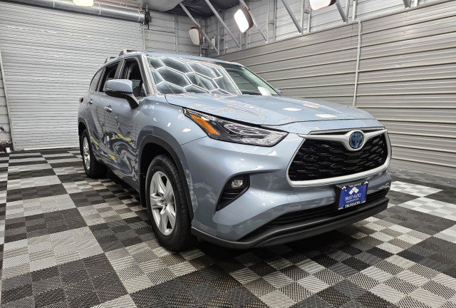 Used 2023 Toyota Highlander LE AWD/4WD image 5