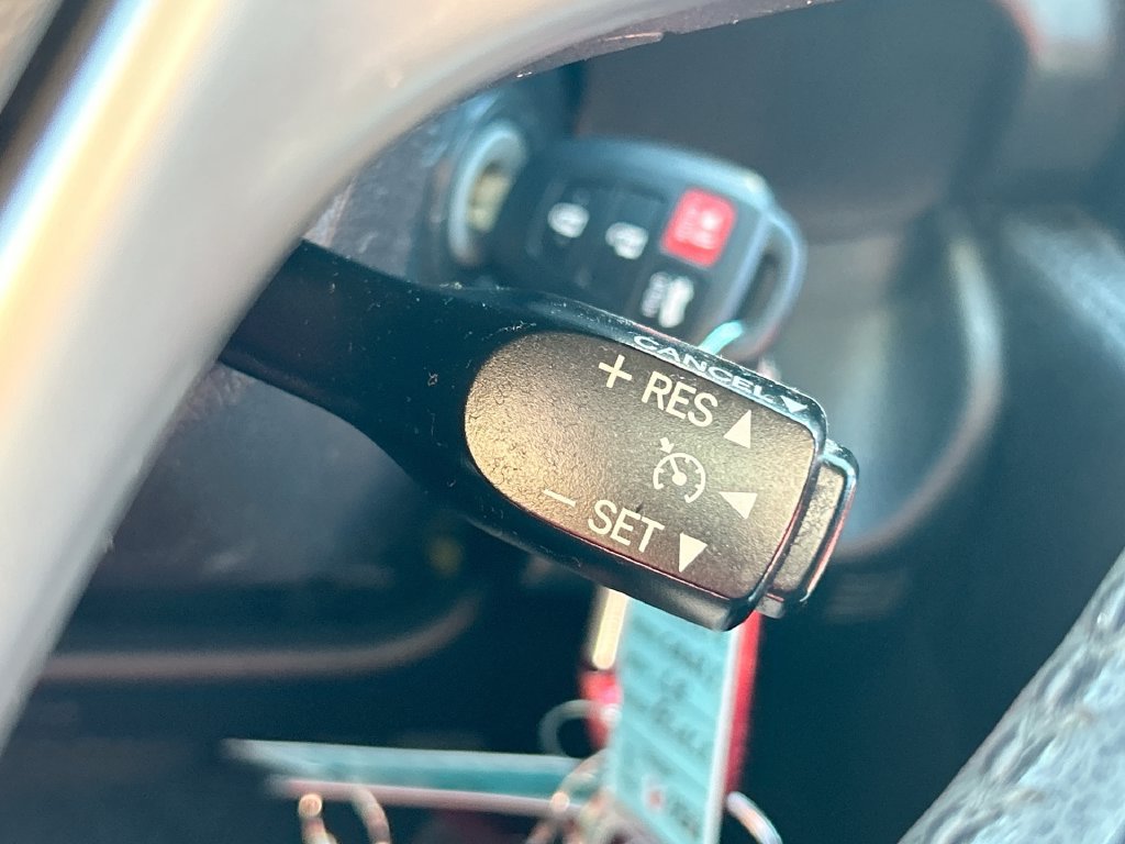 Used 2014 Toyota Camry SE FWD image 17