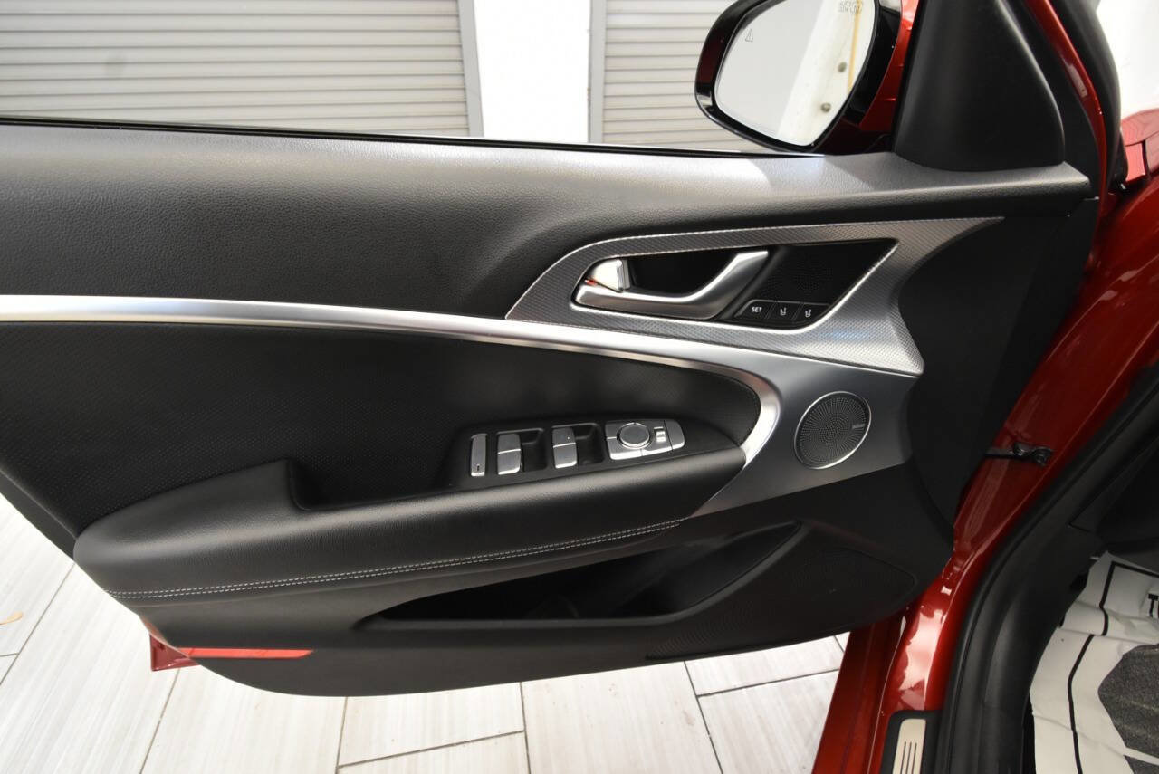 Used 2022 Genesis G70 2.0T w/ Prestige Package image 13