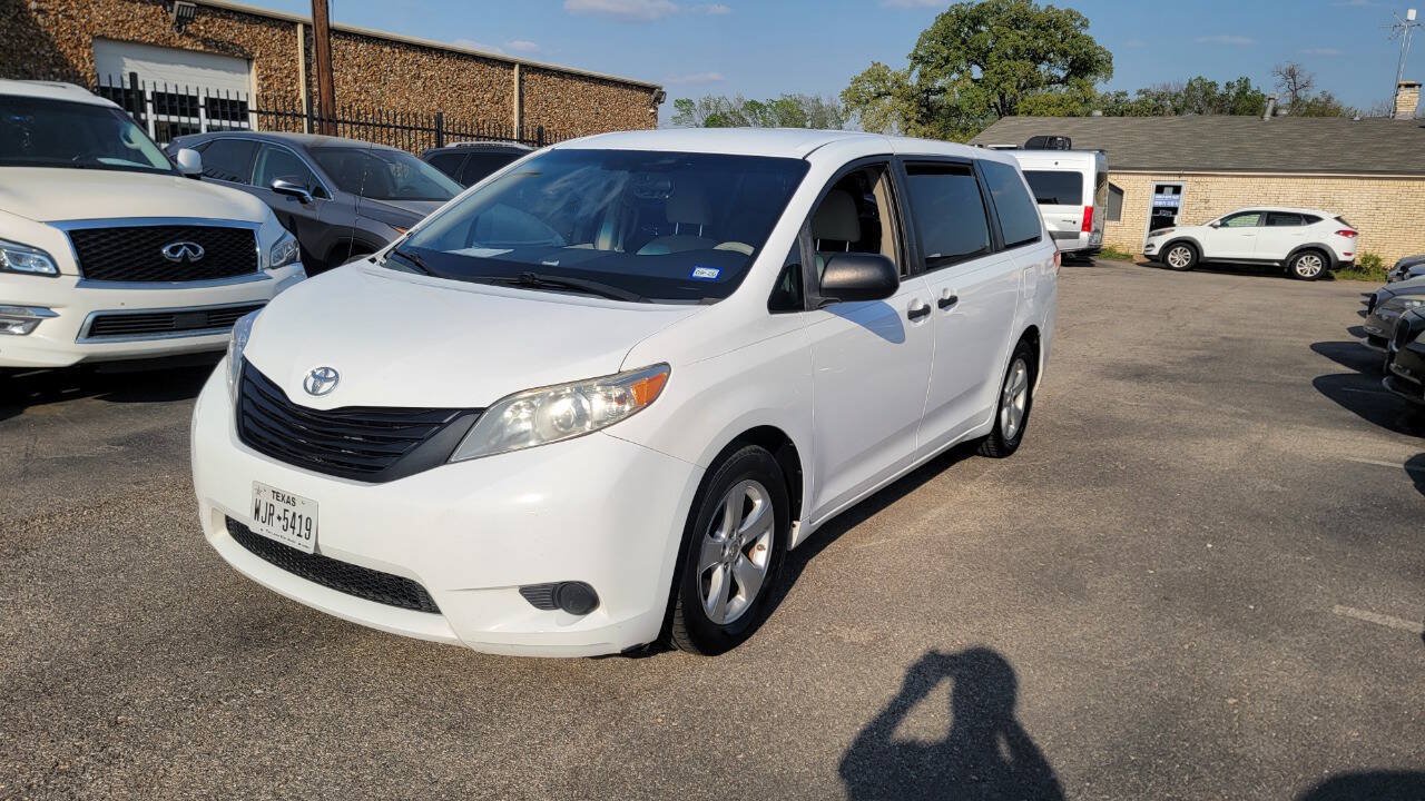 Used 2014 Toyota Sienna L FWD image 3