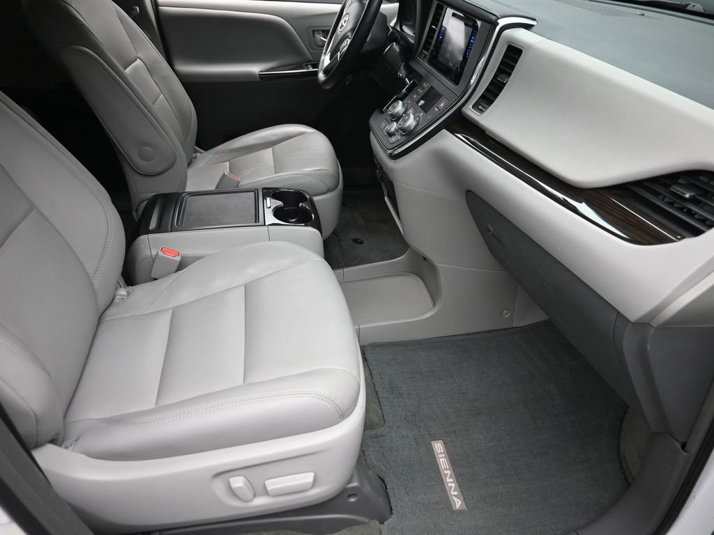 Used 2017 Toyota Sienna XLE w/ XLE Navigation Package image 7