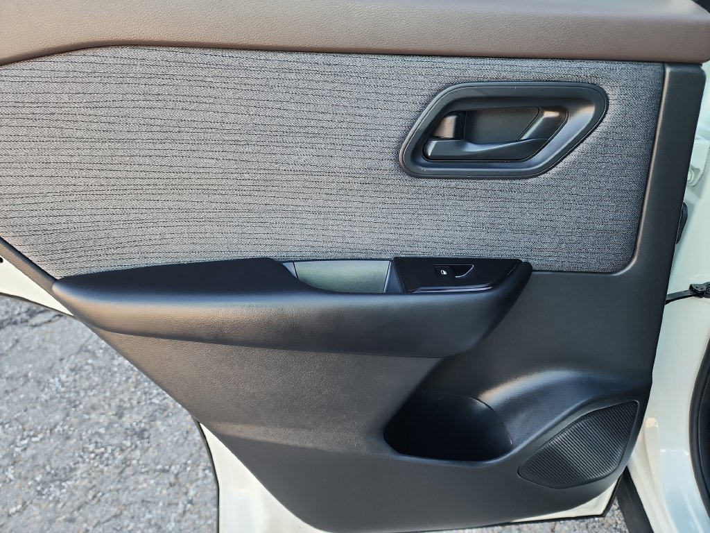 Used 2023 Nissan Rogue S FWD image 34