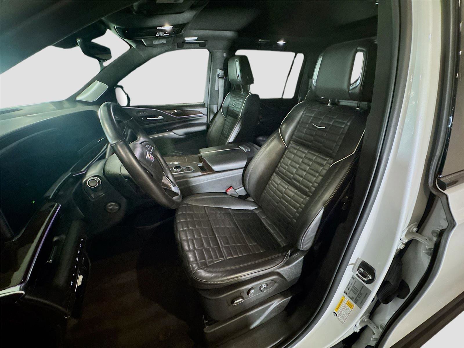 Used 2023 Cadillac Escalade ESV Sport Platinum w/ LPO, ONYX Package AWD/4WD image 2