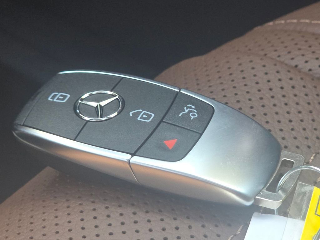 New 2026 Mercedes-Benz GLS 450 4MATIC image 40