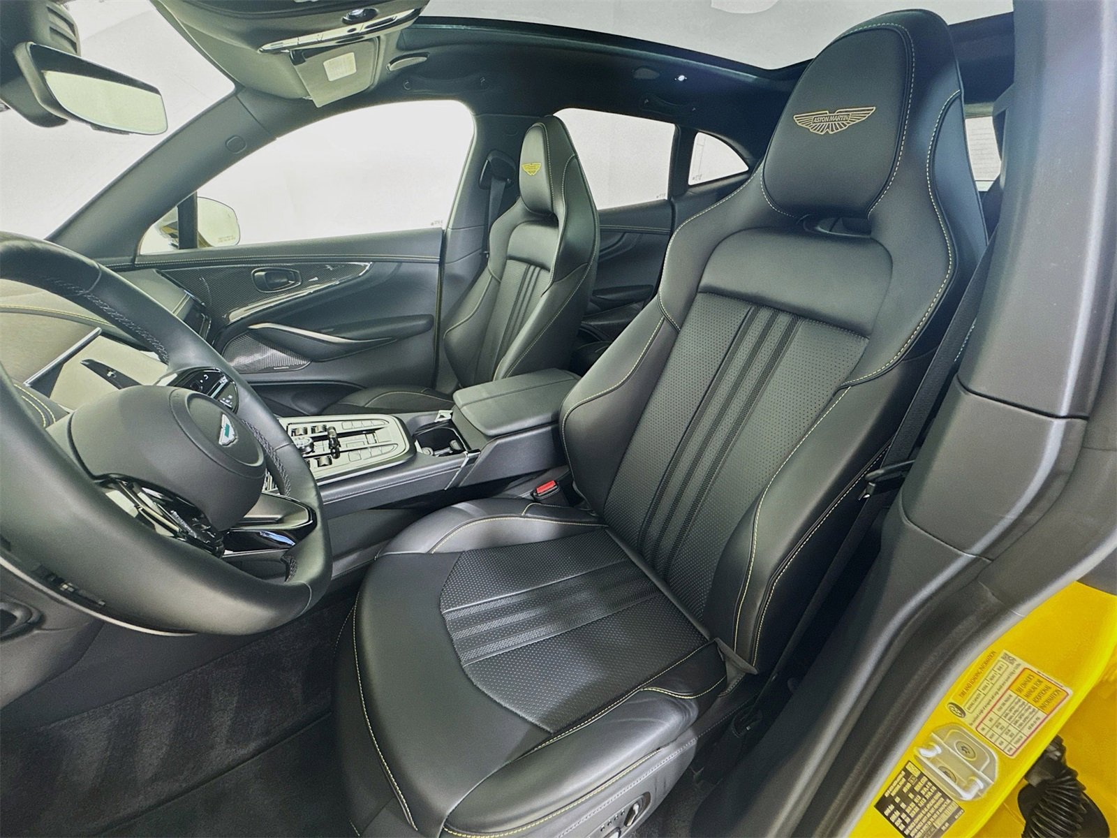 Used 2025 Aston Martin DBX 707 image 21