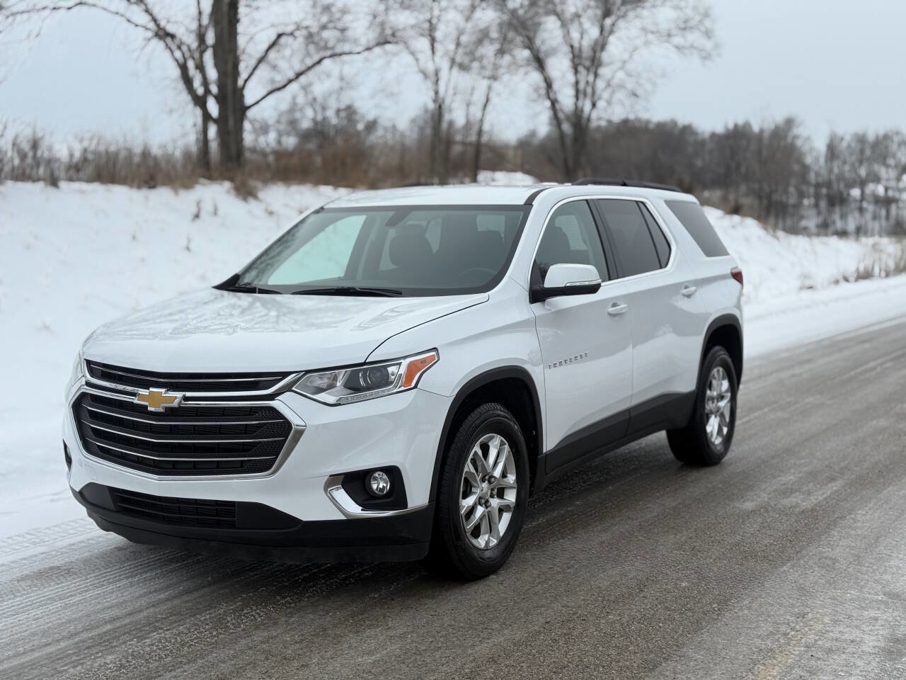 Used 2021 Chevrolet Traverse LT AWD/4WD image 2