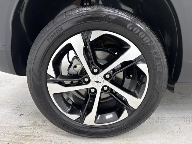 Used 2024 Chevrolet Trax RS w/ Sunroof Package FWD image 31