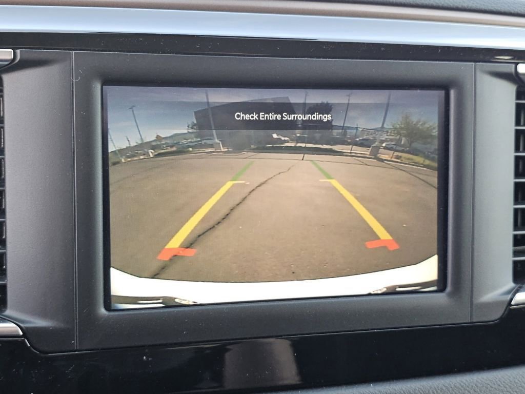 Used 2023 Chrysler Voyager LX image 8