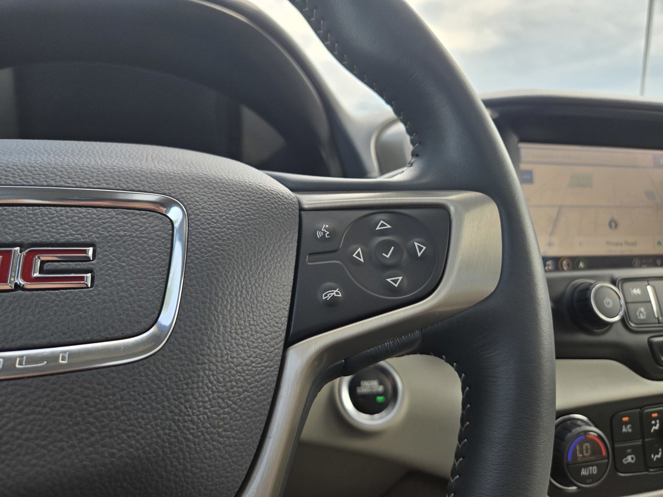 Used 2022 GMC Terrain Denali w/ Denali Premium Package AWD/4WD image 18