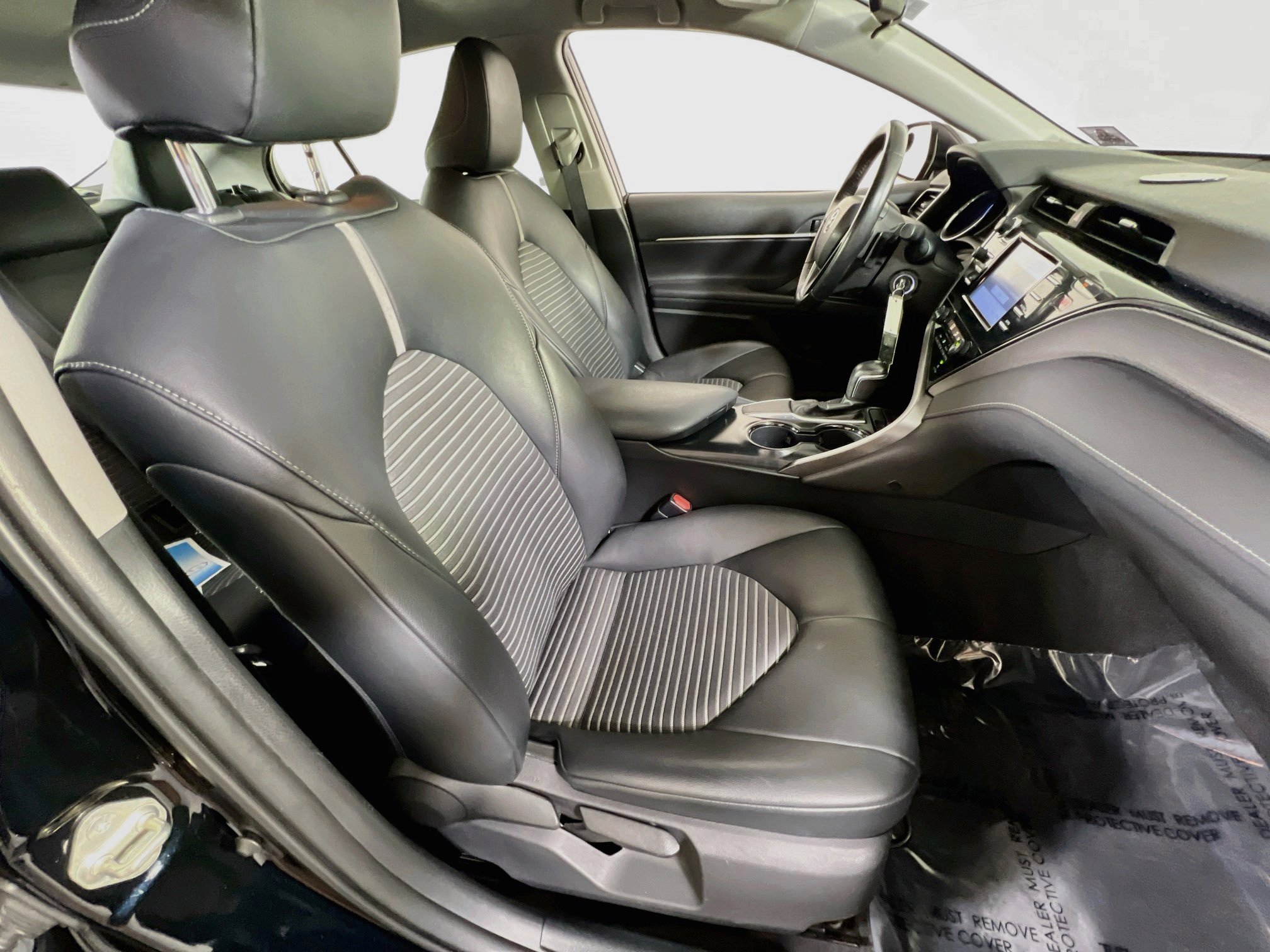 Used 2019 Toyota Camry SE FWD image 25
